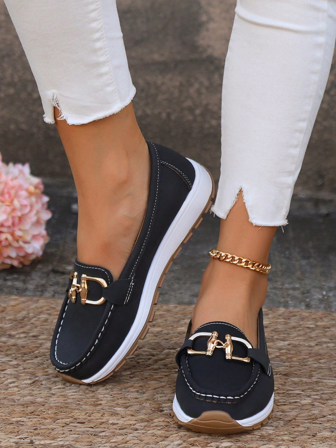 Black / 11