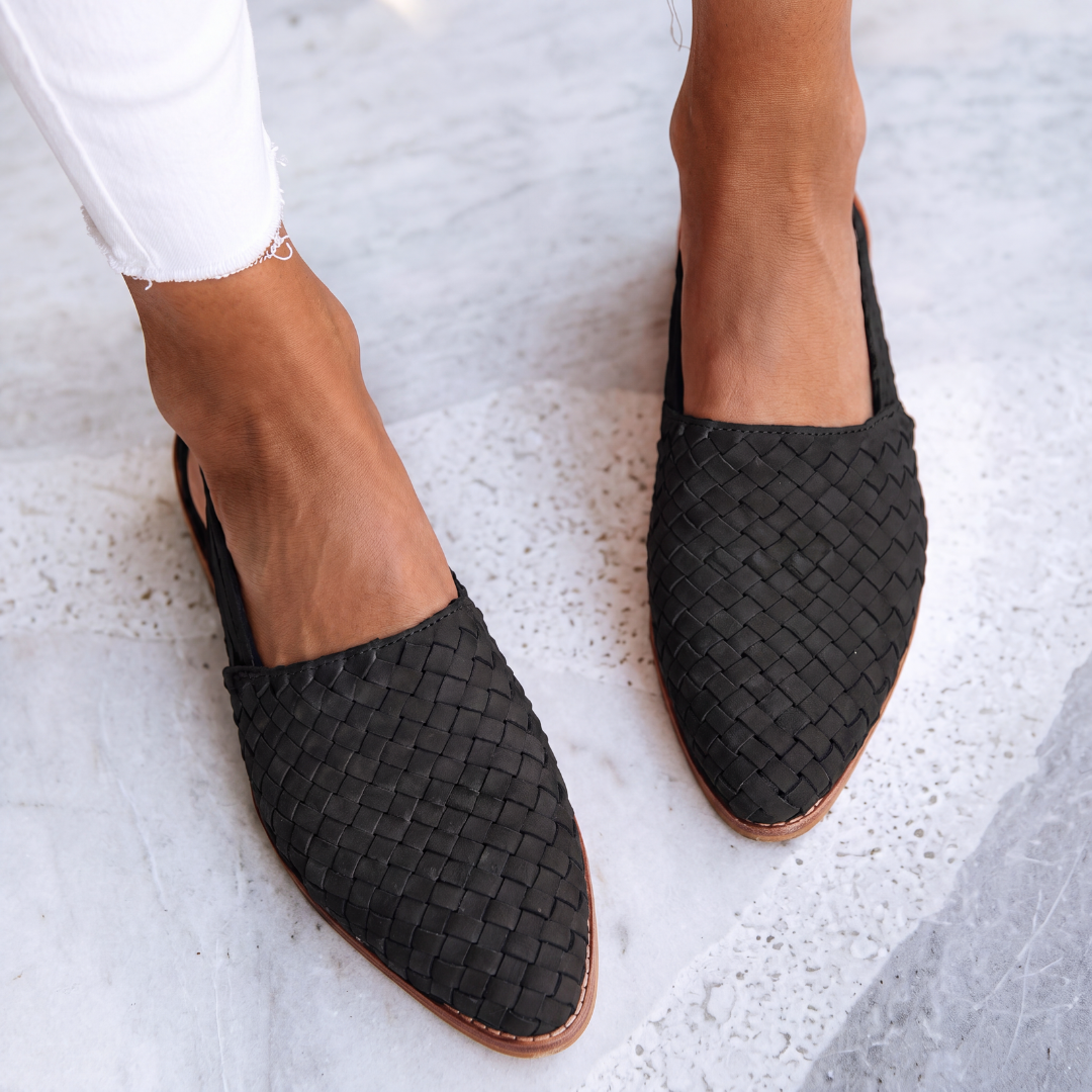 Black / 10