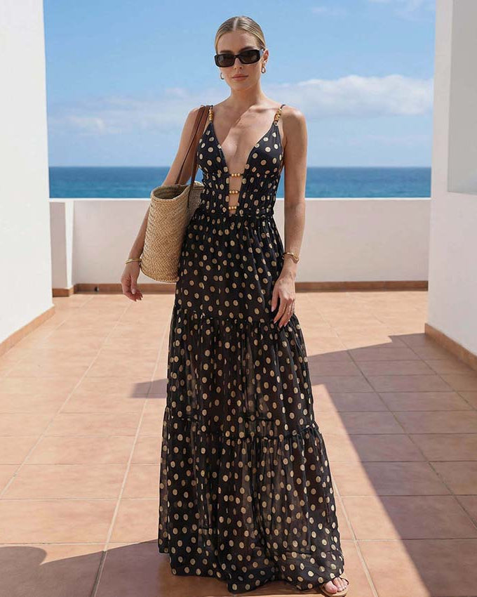 Swimsuit and skirt / L